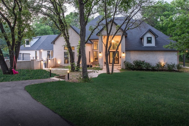 view of front of house featuring a front yard