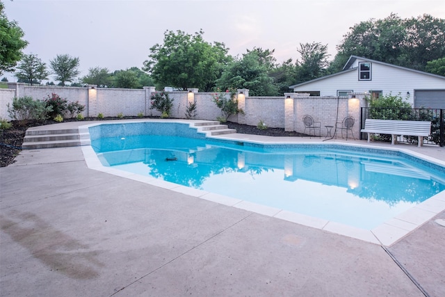 view of swimming pool