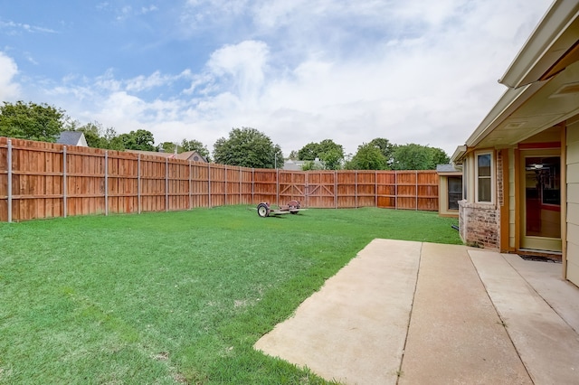 view of yard featuring a patio area