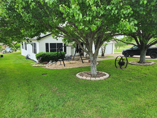 view of front of house featuring a front yard