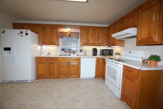 unfurnished room featuring ceiling fan and light wood-type flooring