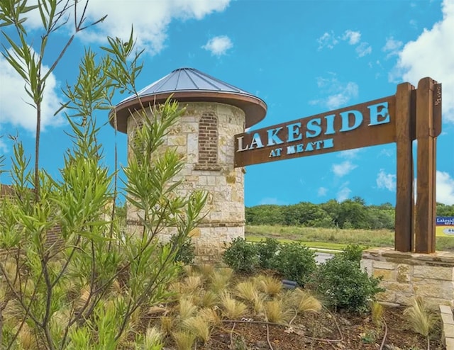 view of community / neighborhood sign