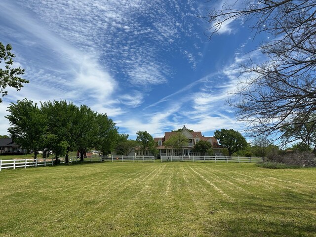 view of yard featuring a rural view