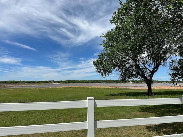 view of yard featuring a rural view