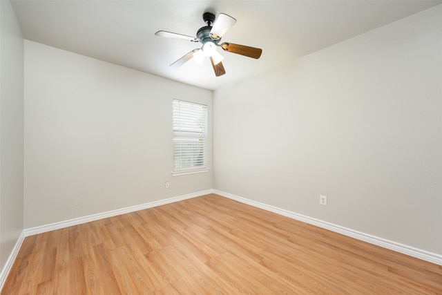 unfurnished room featuring light hardwood / wood-style floors and ceiling fan