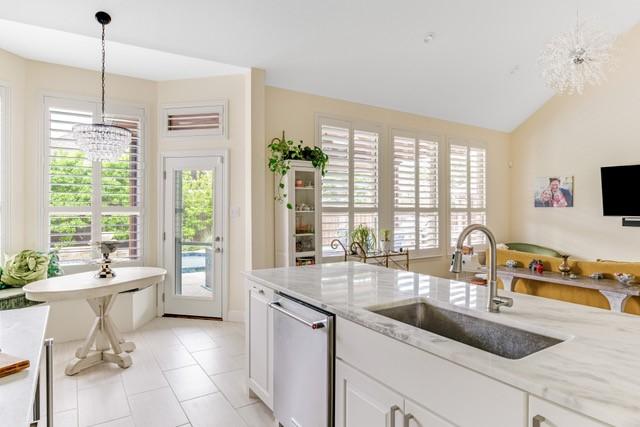 entryway featuring breakfast area and a chandelier