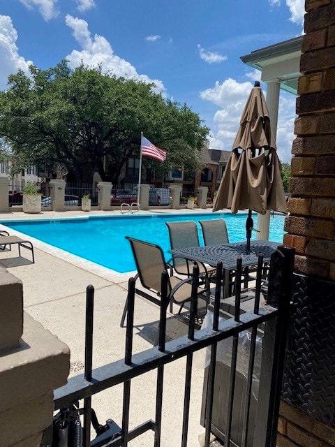 view of swimming pool featuring a patio