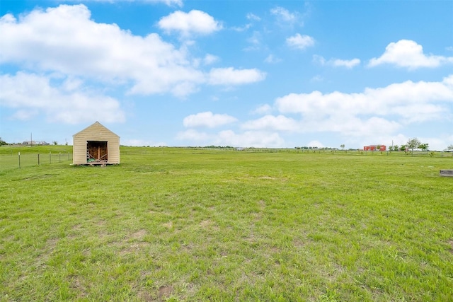 view of yard featuring a rural view