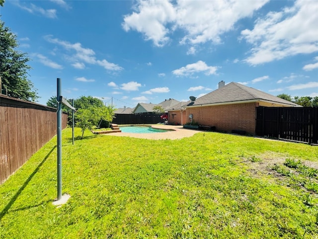 view of yard with a fenced in pool