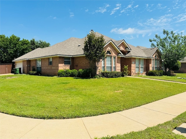 single story home with a front lawn