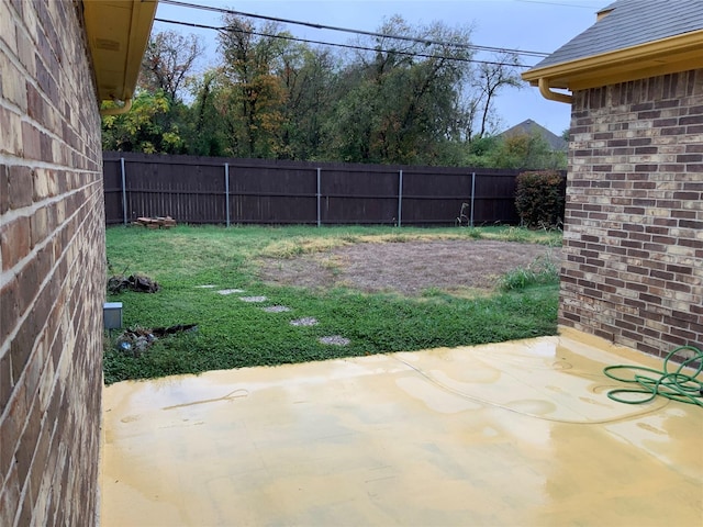 view of yard featuring a patio area