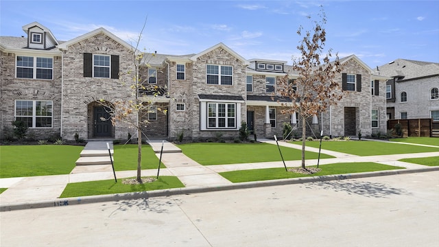 view of front of home featuring a front yard