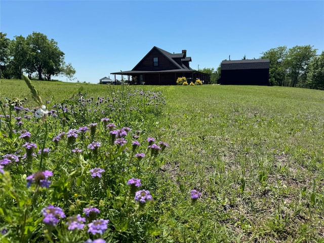 view of yard featuring a rural view