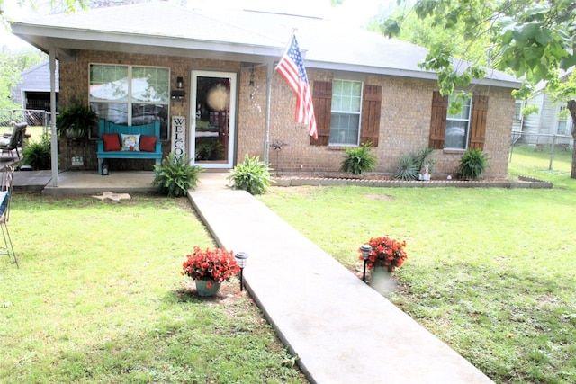 ranch-style house featuring a front yard