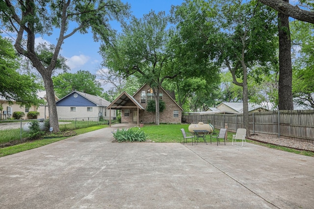 view of front facade featuring a front yard and a patio