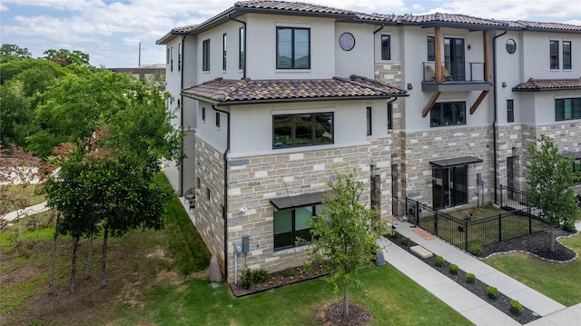 exterior space featuring a front yard