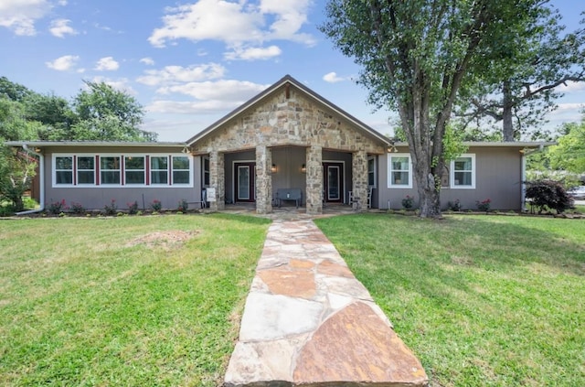 view of front facade with a front lawn