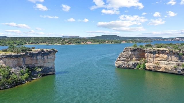 water view with a mountain view