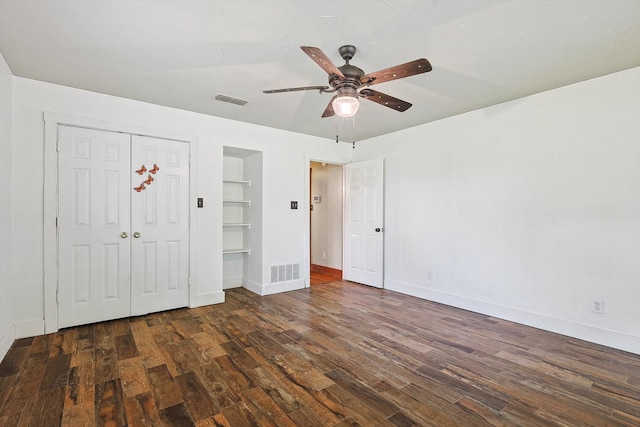 foyer entrance featuring ceiling fan and dark wood-type flooring