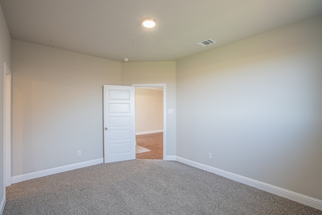 unfurnished room featuring carpet flooring