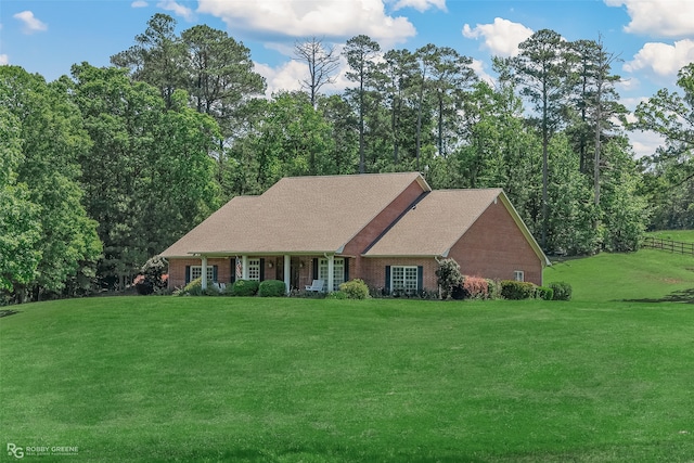 view of front of home featuring a front yard