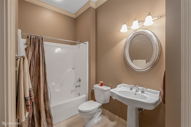 bathroom featuring shower / bath combo, crown molding, toilet, and tile floors