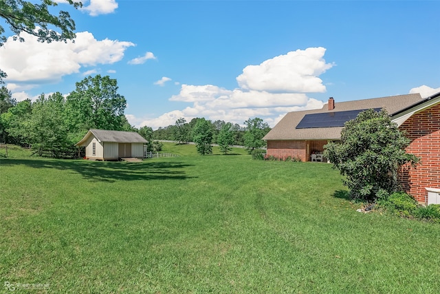 view of yard with an outdoor structure