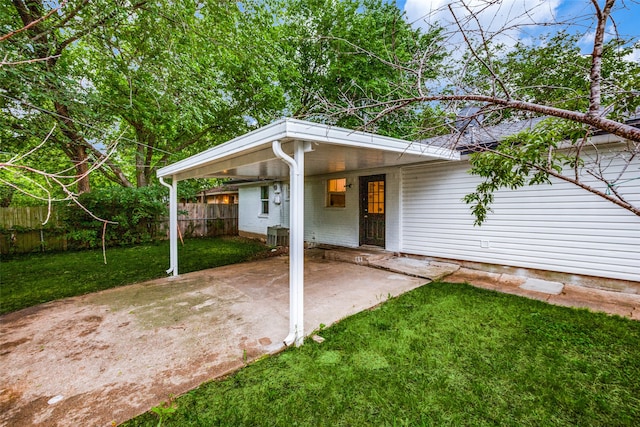 ranch-style home with a front yard