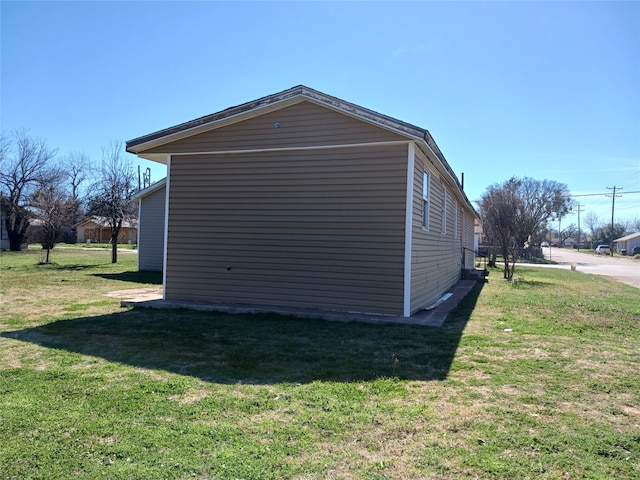 view of side of property featuring a yard