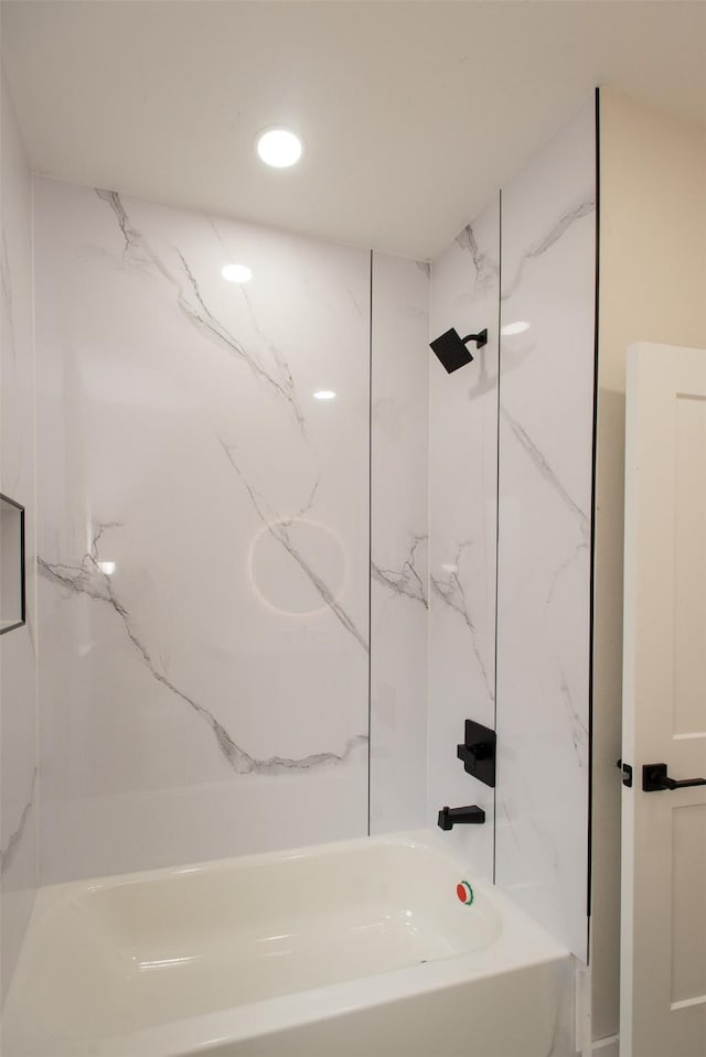 bathroom with bathtub / shower combination