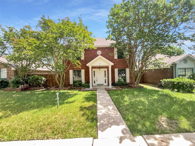 view of front of house featuring a front lawn