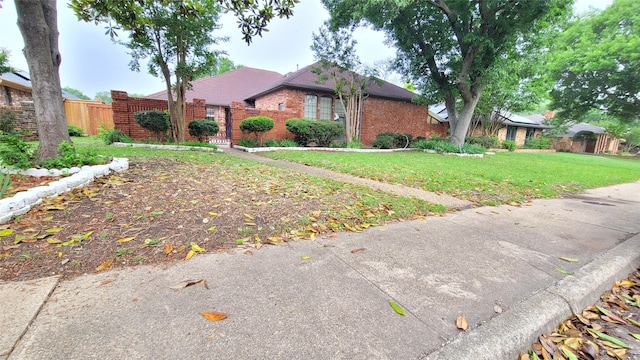 single story home with a front yard