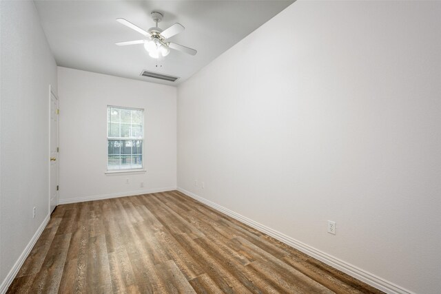 unfurnished room with wood-type flooring and ceiling fan