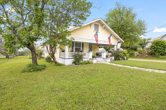 view of front facade featuring a front lawn and a porch