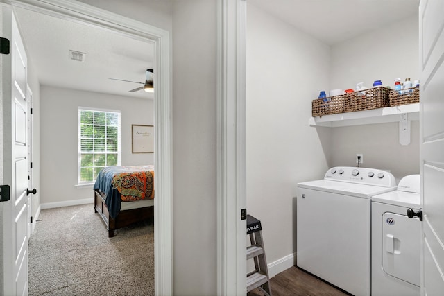 clothes washing area with washing machine and dryer, ceiling fan, and carpet flooring