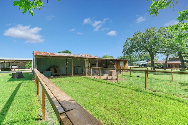 view of yard with an outdoor structure