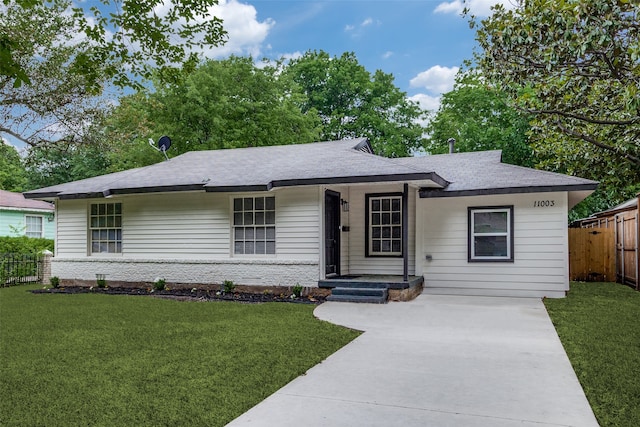 single story home featuring a front yard