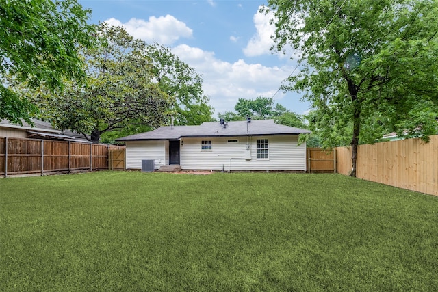 back of house featuring a lawn