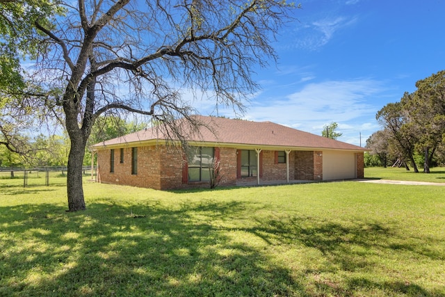 ranch-style house featuring a front lawn