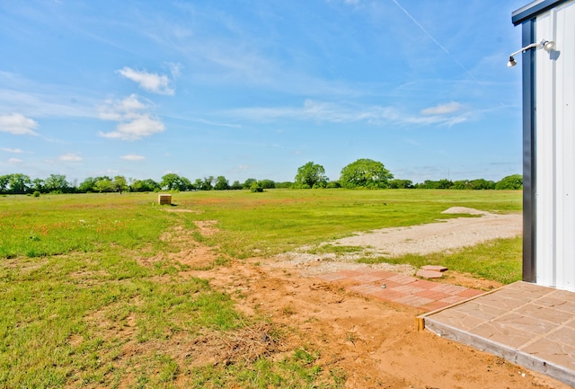 view of yard featuring a rural view