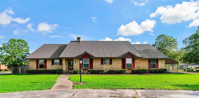 view of front of home with a carport and a front yard