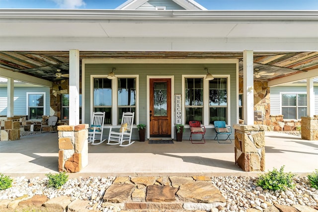 entrance to property featuring covered porch