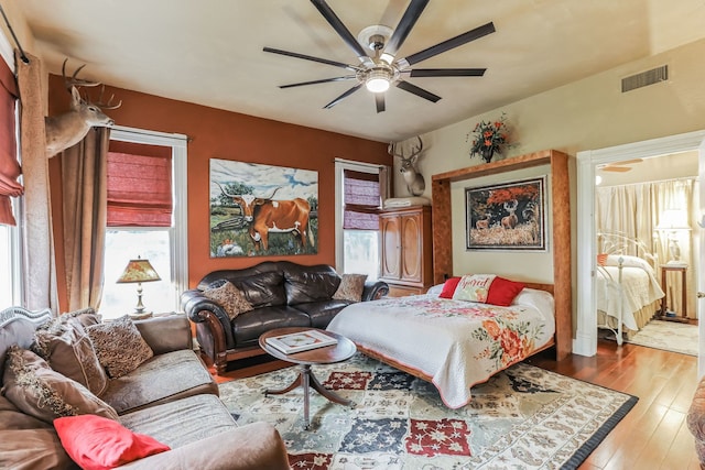 living room featuring hardwood / wood-style flooring and ceiling fan