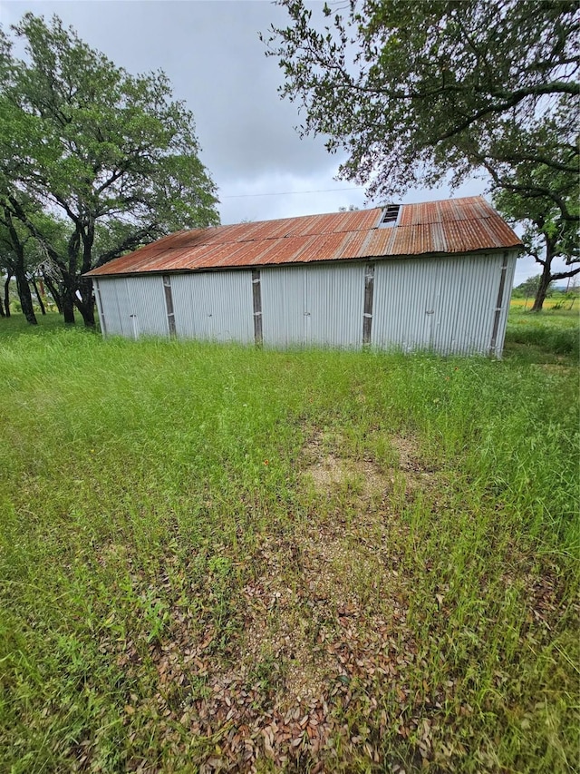 view of outbuilding