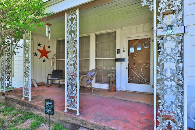 property entrance with covered porch