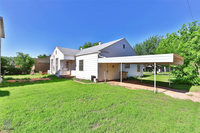 view of front of house with a carport and a front lawn