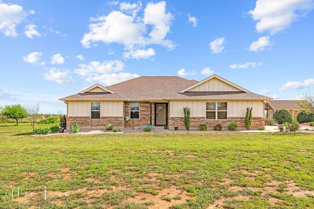 view of front of property with a front lawn