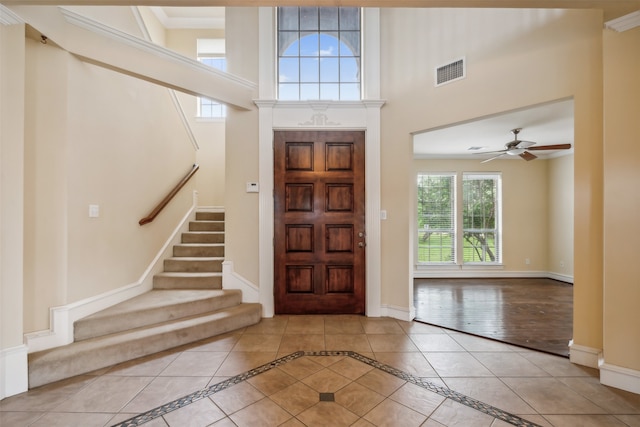 entryway featuring crown molding, light hardwood / wood-style flooring, and ceiling fan