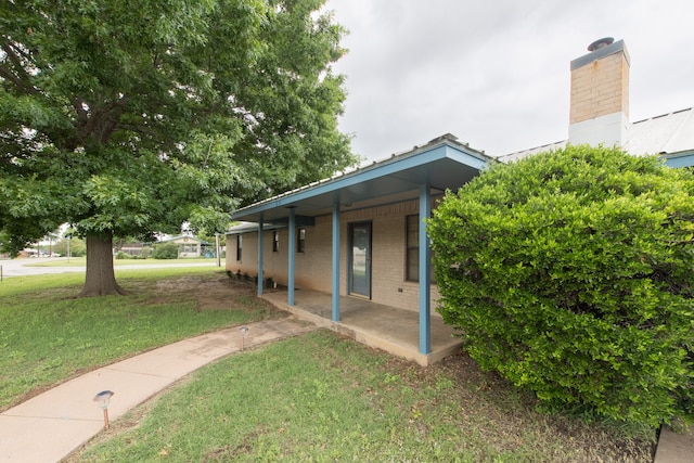 exterior space with a yard