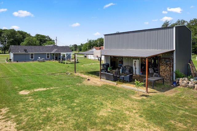 view of yard featuring an outdoor living space